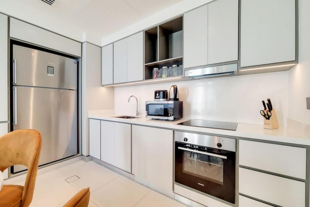 Sunrise Bay 2 - Chic Two Bedroom Dubai