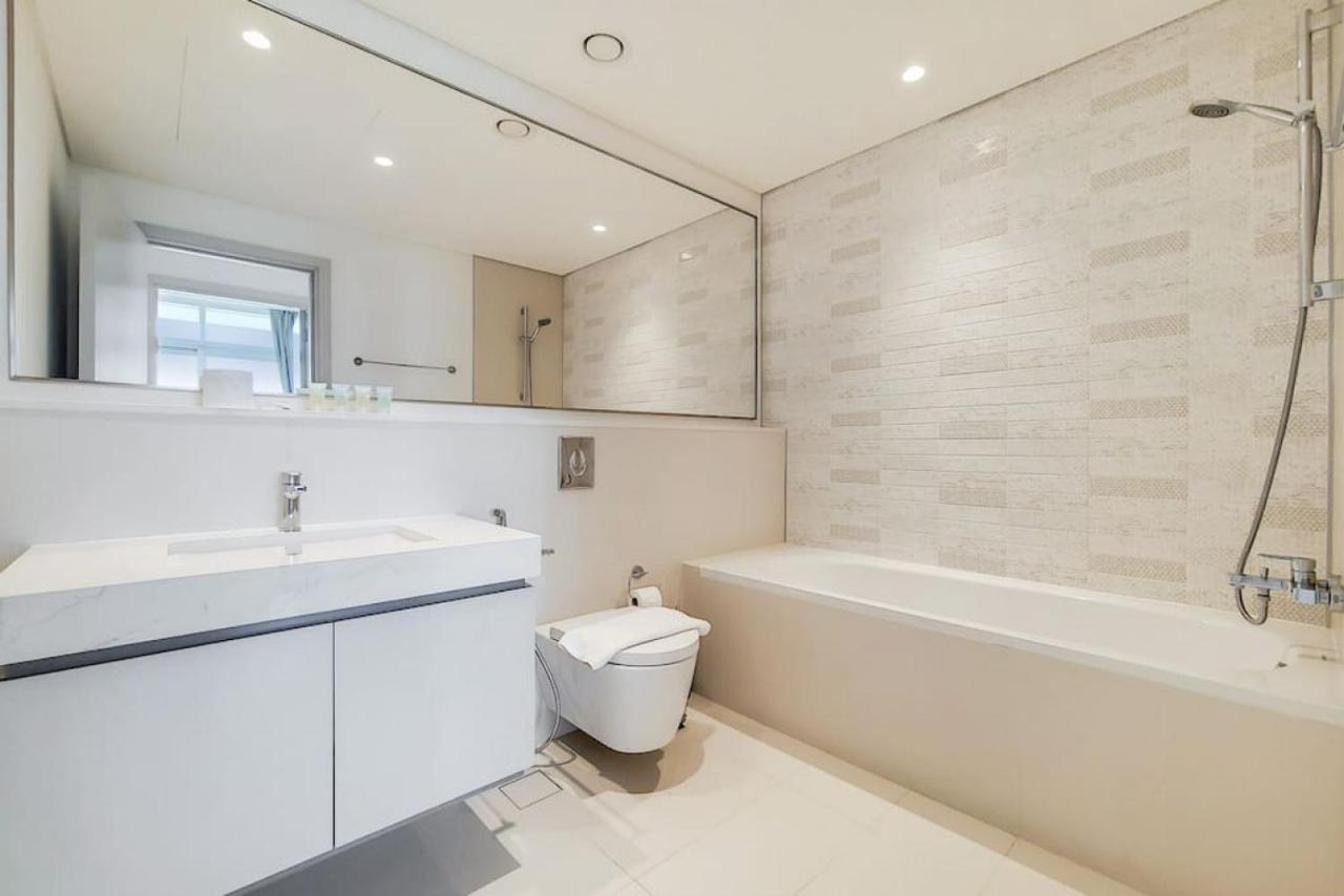 Sunrise Bay 2 - Chic Two Bedroom Apartment